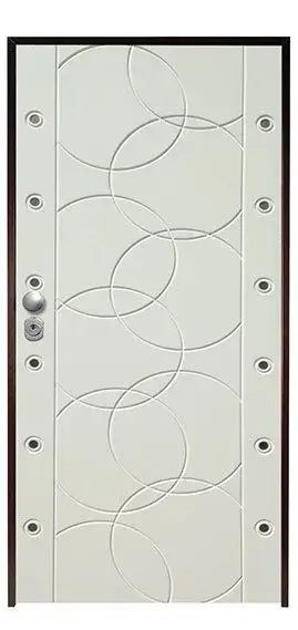 Installazione di porta blindata certificata ad alta classe anti-effrazione per la sicurezza della casa, montata a Copertino da Copertininfissi.