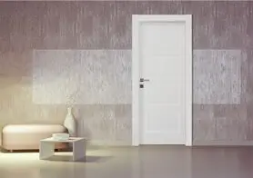 Porta interna di design moderno in finitura bianca opaca, ideale per valorizzare gli ambienti interni e l